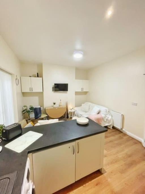 5 Bedroom, Sleeps 9 - Base To Explore Liverpool And Beyond リヴァプール エクステリア 写真