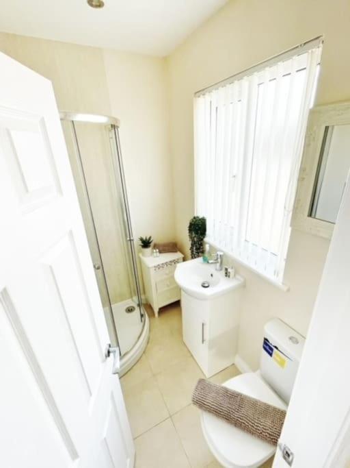5 Bedroom, Sleeps 9 - Base To Explore Liverpool And Beyond リヴァプール エクステリア 写真