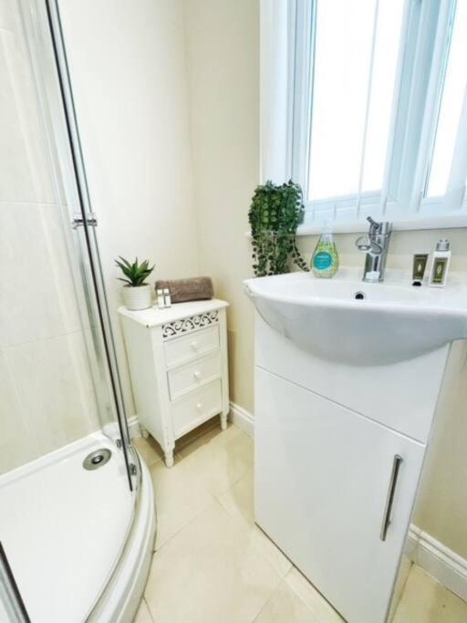 5 Bedroom, Sleeps 9 - Base To Explore Liverpool And Beyond リヴァプール エクステリア 写真