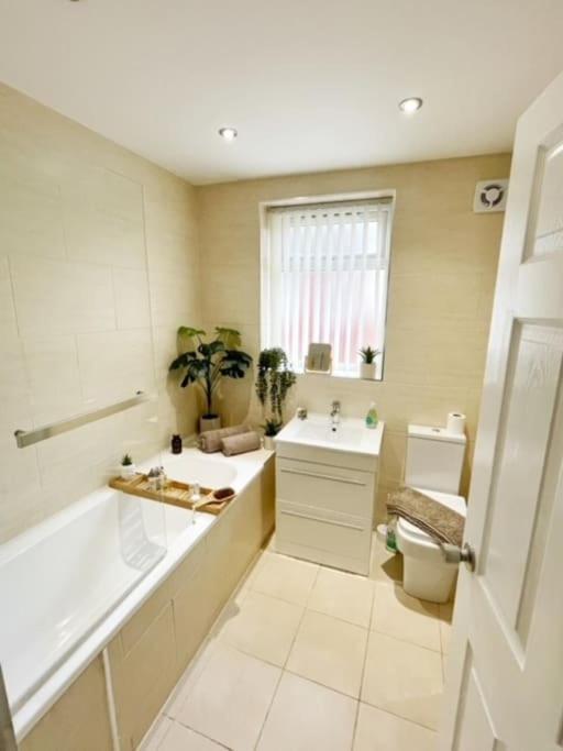 5 Bedroom, Sleeps 9 - Base To Explore Liverpool And Beyond リヴァプール エクステリア 写真