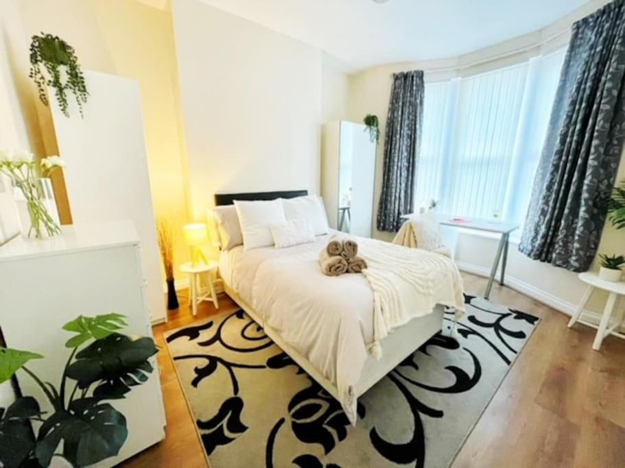 5 Bedroom, Sleeps 9 - Base To Explore Liverpool And Beyond リヴァプール エクステリア 写真