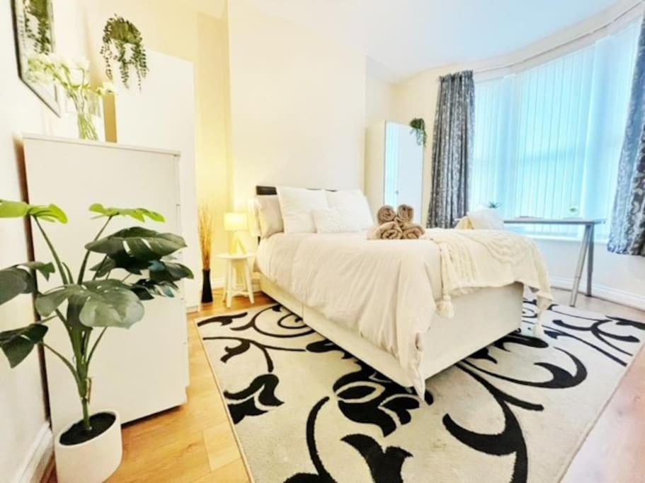 5 Bedroom, Sleeps 9 - Base To Explore Liverpool And Beyond リヴァプール エクステリア 写真