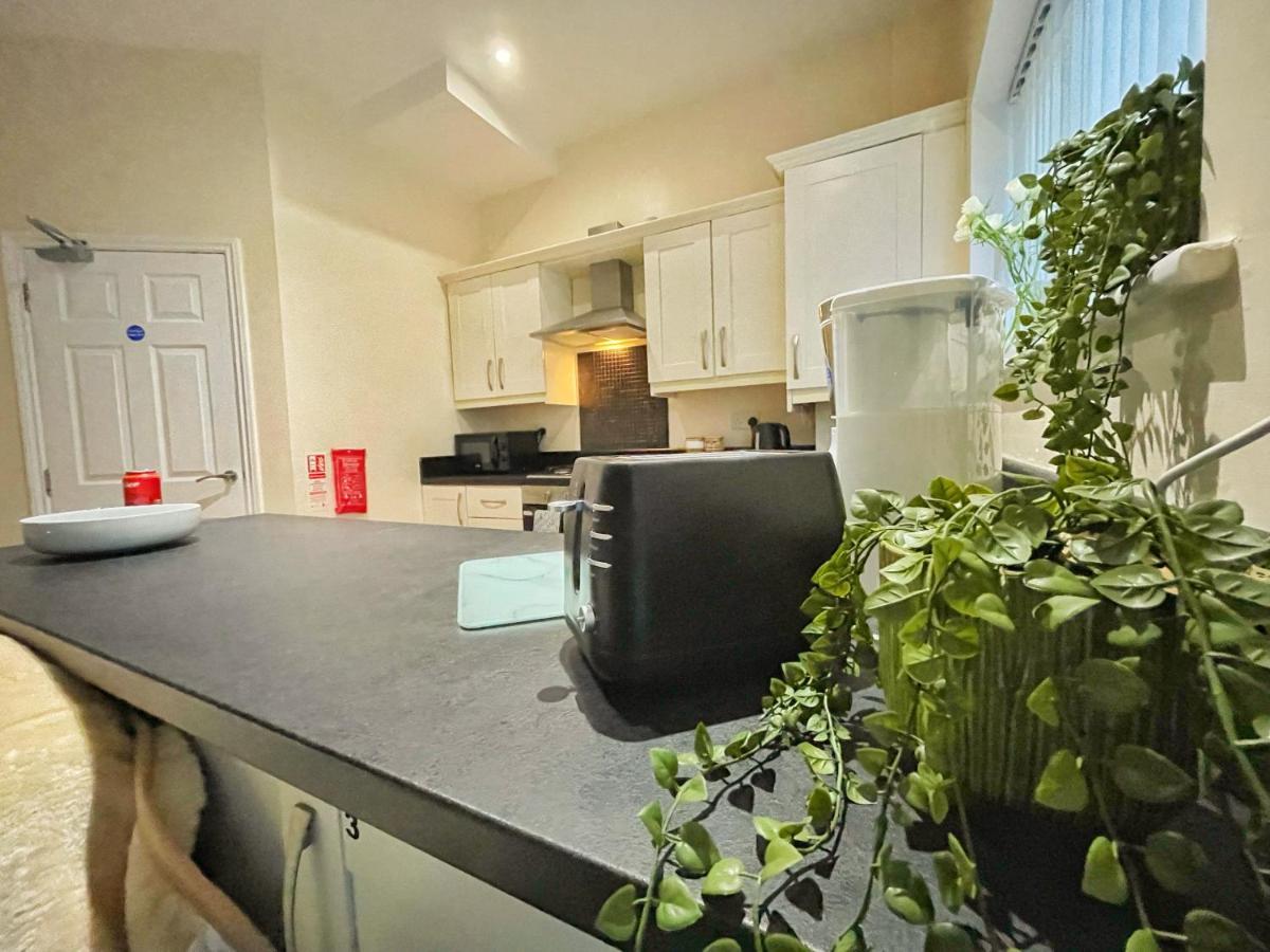 5 Bedroom, Sleeps 9 - Base To Explore Liverpool And Beyond リヴァプール エクステリア 写真